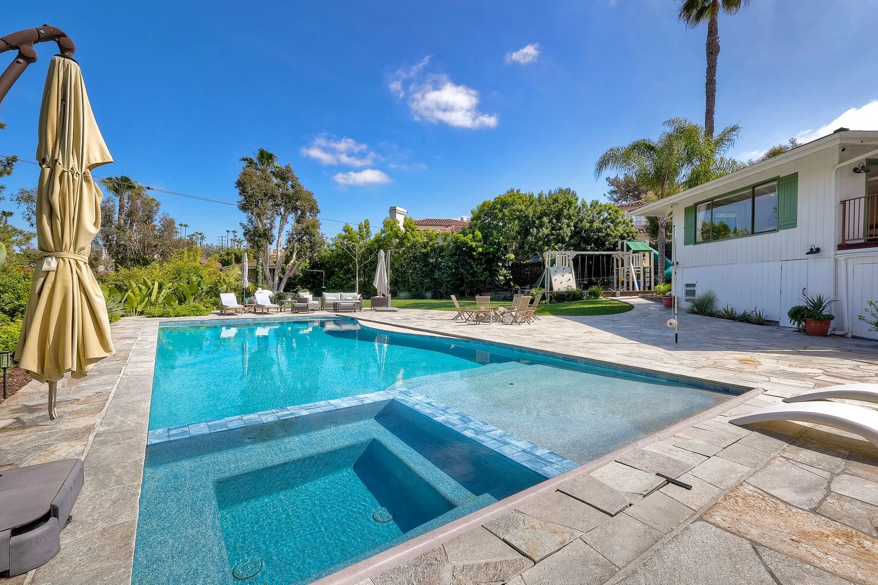 Backyard pool and hot tub at Casa La Granada